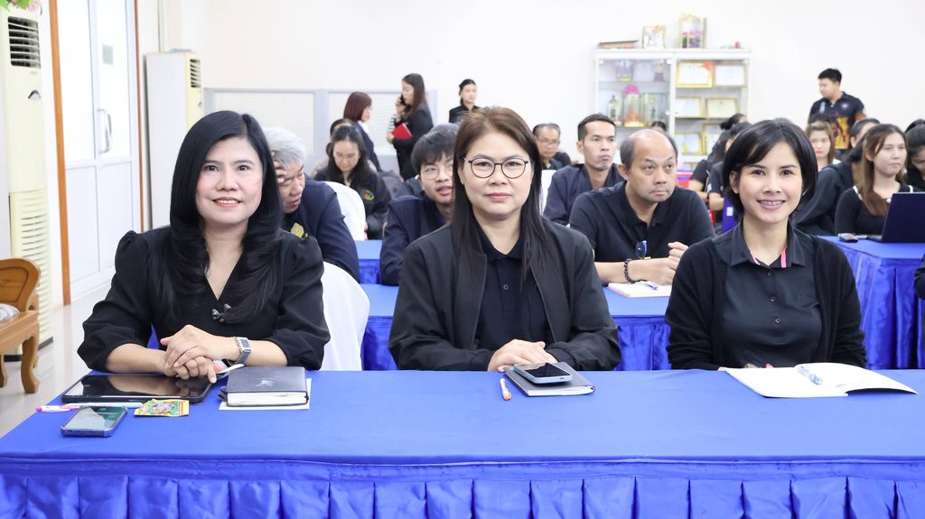 เทศบาลเมืองปากแพรก ยกระดับสู่องค์กรดิจิทัล ติวเข้มบุคลากร เจ้าหน้าที่ ข้าราชการ กองการเทศบาล นำเทคโนโลยี AI เพิ่มประสิทธิภาพการบริการประชาชน โดยวิทยากร อ.ดร.ต้นรัก ธวัชชัย สุขสีดา วิทยากรผู้เชี่ยวชาญด้านปัญญาประดิษฐ์ (Generative AI) ดร.ธวัชชัย สุขสีดา วิทยากรอบรมเทศบาล อบต. อบจ. ai ข้าราชการเจ้าหน้าที่ 6