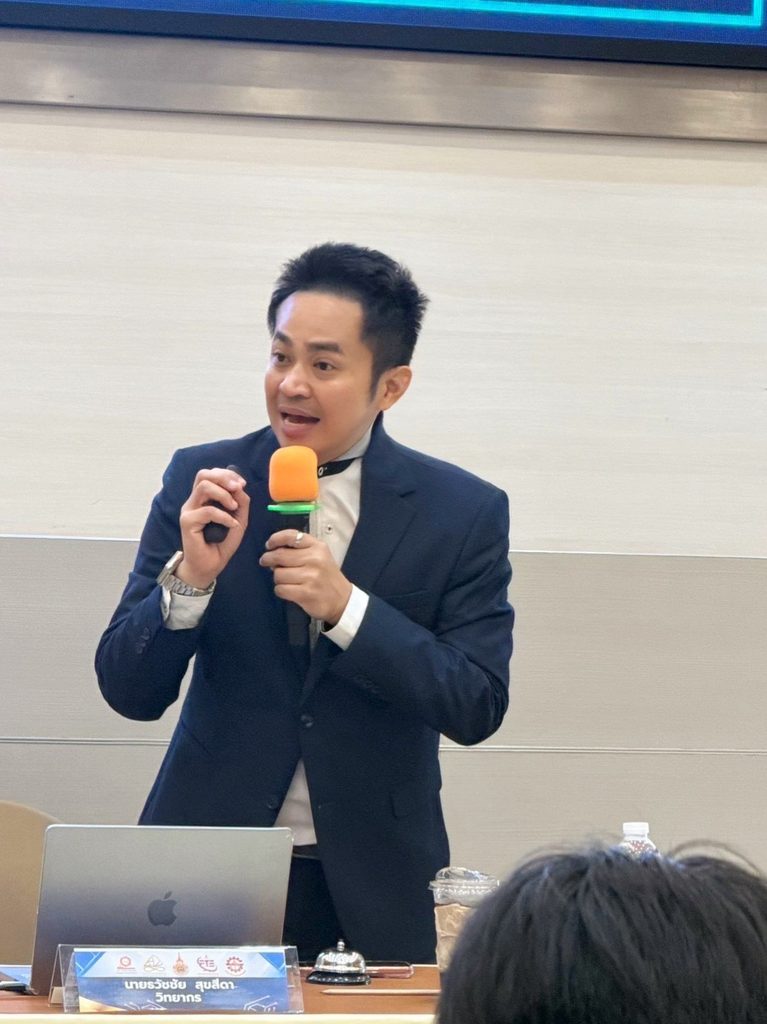 อบรมสร้างความประทับใจกับโครงการ INNO-BIZ IGNITE From Innovation to Market โดยการอบรม ถ่ายทอดองค์ความรู้ด้าน Business Model Canvas, Market Analysis & Competitive Strategy, Value Proposition Design และ Branding & Digital Marketing Strategy พร้อมกิจกรรม Workshop โดยวิทยากร อ.ดร.ธวัชชัย สุขสีดา วิทยากรผู้เชี่ยวชาญด้านการตลาดออนไลน์ อ.ดร.ต้นรัก วิทยากรด้านนวัตกรรม 3