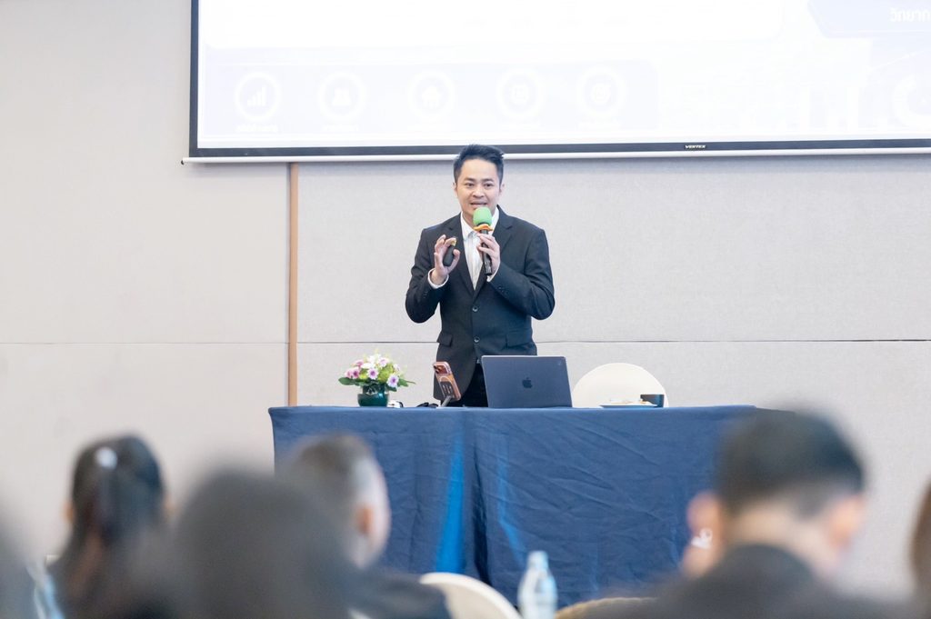สำนักงานสถิติแห่งชาติ เดินหน้ายกระดับสถิติระดับจังหวัดและภาคีเครือข่ายสมุทรสงคราม จัดอบรมสัมมนา "ประยุกต์ใช้ AI และเทคโนโลยีดิจิทัล ขับเคลื่อนการตัดสินใจยุคใหม่" โดยวิทยากร อาจารย์ ดร.ต้นรัก ธวัชชัย สุขสีดา ผู้เชี่ยวชาญด้านเทคโนโลยีดิจิทัลและ AI ประยุกต์ใช้ ai สำนักงานสถิติแห่งชาติ อ.ดร.ต้นรัก ธวัชชัย 5
