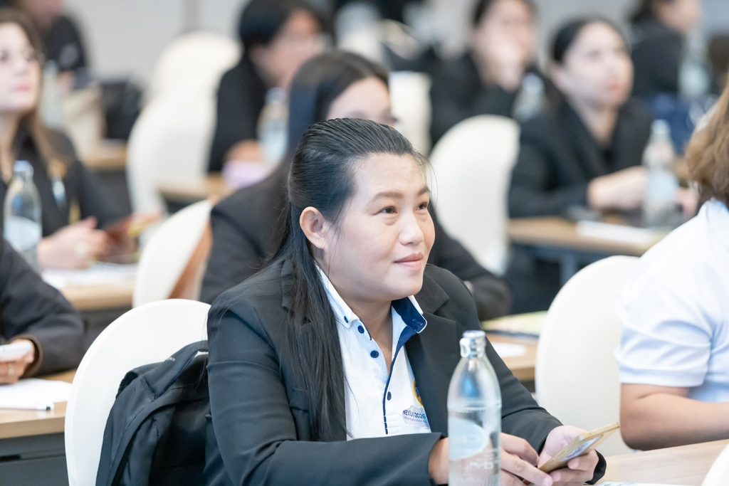 สำนักงานสถิติแห่งชาติ เดินหน้ายกระดับสถิติระดับจังหวัดและภาคีเครือข่ายสมุทรสงคราม จัดอบรมสัมมนา "ประยุกต์ใช้ AI และเทคโนโลยีดิจิทัล ขับเคลื่อนการตัดสินใจยุคใหม่" โดยวิทยากร อาจารย์ ดร.ต้นรัก ธวัชชัย สุขสีดา ผู้เชี่ยวชาญด้านเทคโนโลยีดิจิทัลและ AI ประยุกต์ใช้ ai สำนักงานสถิติแห่งชาติ อ.ดร.ต้นรัก ธวัชชัย 6644