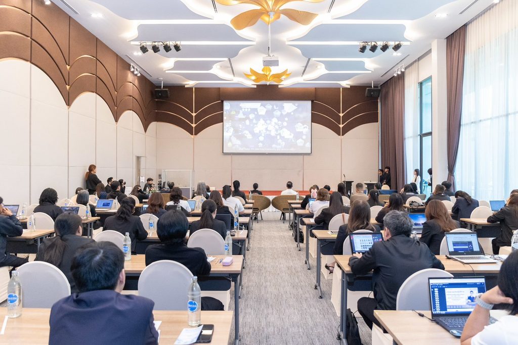สำนักงานสถิติแห่งชาติ เดินหน้ายกระดับสถิติระดับจังหวัดและภาคีเครือข่ายสมุทรสงคราม จัดอบรมสัมมนา "ประยุกต์ใช้ AI และเทคโนโลยีดิจิทัล ขับเคลื่อนการตัดสินใจยุคใหม่" โดยวิทยากร อาจารย์ ดร.ต้นรัก ธวัชชัย สุขสีดา ผู้เชี่ยวชาญด้านเทคโนโลยีดิจิทัลและ AI ประยุกต์ใช้ ai สำนักงานสถิติแห่งชาติ อ.ดร.ต้นรัก ธวัชชัย 7654