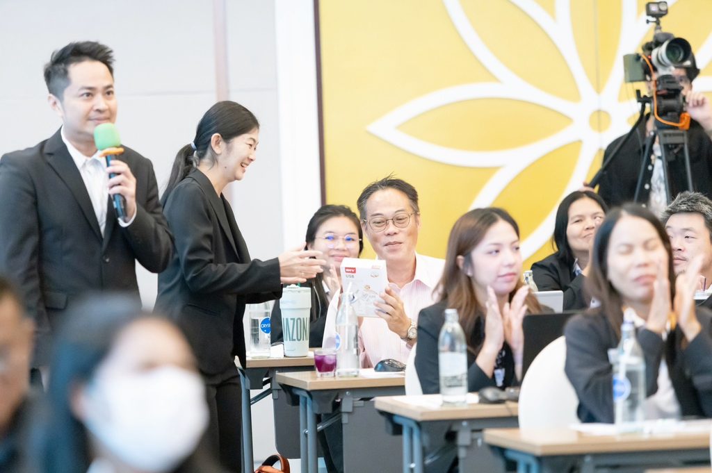 สำนักงานสถิติแห่งชาติ เดินหน้ายกระดับสถิติระดับจังหวัดและภาคีเครือข่ายสมุทรสงคราม จัดอบรมสัมมนา "ประยุกต์ใช้ AI และเทคโนโลยีดิจิทัล ขับเคลื่อนการตัดสินใจยุคใหม่" โดยวิทยากร อาจารย์ ดร.ต้นรัก ธวัชชัย สุขสีดา ผู้เชี่ยวชาญด้านเทคโนโลยีดิจิทัลและ AI ประยุกต์ใช้ ai สำนักงานสถิติแห่งชาติ อ.ดร.ต้นรัก ธวัชชัย 78