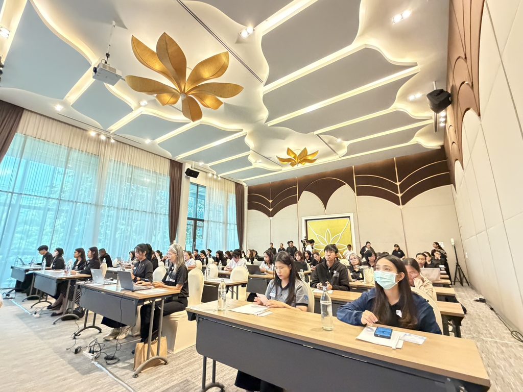 สำนักงานสถิติแห่งชาติ เดินหน้ายกระดับสถิติระดับจังหวัดและภาคีเครือข่ายสมุทรสงคราม จัดอบรมสัมมนา "ประยุกต์ใช้ AI และเทคโนโลยีดิจิทัล ขับเคลื่อนการตัดสินใจยุคใหม่" โดยวิทยากร อาจารย์ ดร.ต้นรัก ธวัชชัย สุขสีดา ผู้เชี่ยวชาญด้านเทคโนโลยีดิจิทัลและ AI ประยุกต์ใช้ ai สำนักงานสถิติแห่งชาติ อ.ดร.ต้นรัก ธวัชชัย 8