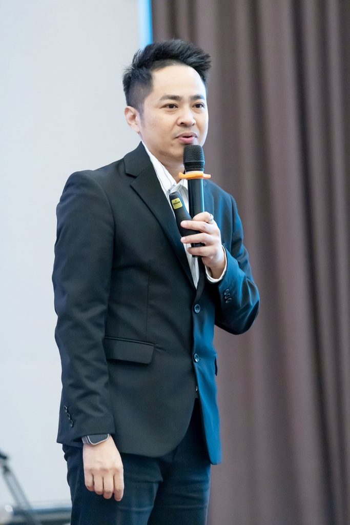 สำนักงานสถิติแห่งชาติ เดินหน้ายกระดับสถิติระดับจังหวัดและภาคีเครือข่ายสมุทรสงคราม จัดอบรมสัมมนา "ประยุกต์ใช้ AI และเทคโนโลยีดิจิทัล ขับเคลื่อนการตัดสินใจยุคใหม่" โดยวิทยากร อาจารย์ ดร.ต้นรัก ธวัชชัย สุขสีดา ผู้เชี่ยวชาญด้านเทคโนโลยีดิจิทัลและ AI ประยุกต์ใช้ ai สำนักงานสถิติแห่งชาติ อ.ดร.ต้นรัก ธวัชชัย 8543