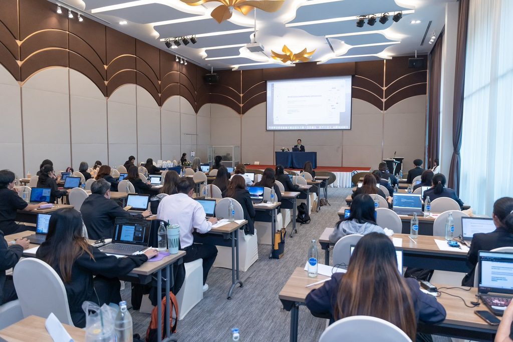 สำนักงานสถิติแห่งชาติ เดินหน้ายกระดับสถิติระดับจังหวัดและภาคีเครือข่ายสมุทรสงคราม จัดอบรมสัมมนา "ประยุกต์ใช้ AI และเทคโนโลยีดิจิทัล ขับเคลื่อนการตัดสินใจยุคใหม่" โดยวิทยากร อาจารย์ ดร.ต้นรัก ธวัชชัย สุขสีดา ผู้เชี่ยวชาญด้านเทคโนโลยีดิจิทัลและ AI ประยุกต์ใช้ ai สำนักงานสถิติแห่งชาติ อ.ดร.ต้นรัก ธวัชชัย 8755