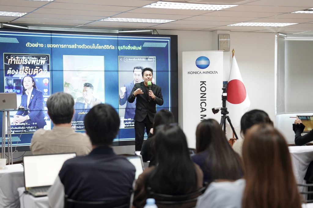 บรรยากาศการอบรมเต็มไปด้วยความคึกคัก ตื่นตัว และแรงบันดาลใจ การกลยุทธ์ในการเดินเกมการตลาดออนไลน์ของธุรกิจสิ่งพิมพ์ยุคดิจิทัล บริษัท โคนิก้า มินอลต้า บิสสิเนส โซลูชันส์ (ประเทศไทย) จำกัด โดยวิทยากร อ.ดร.ต้นรัก ธวัชชัย สุขสีดา ผู้เชี่ยวชาญด้าน Digital Marketing และเทคโนโลยี AI อ.ดร.ต้นรัก ธวัชชัย สุขสีดา การตลาดออนไลน์ของธุรกิจสิ่งพิมพ์ยุคดิจิทัล 5