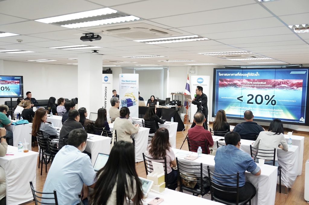 บรรยากาศการอบรมเต็มไปด้วยความคึกคัก ตื่นตัว และแรงบันดาลใจ การกลยุทธ์ในการเดินเกมการตลาดออนไลน์ของธุรกิจสิ่งพิมพ์ยุคดิจิทัล บริษัท โคนิก้า มินอลต้า บิสสิเนส โซลูชันส์ (ประเทศไทย) จำกัด โดยวิทยากร อ.ดร.ต้นรัก ธวัชชัย สุขสีดา ผู้เชี่ยวชาญด้าน Digital Marketing และเทคโนโลยี AI อ.ดร.ต้นรัก ธวัชชัย สุขสีดา การตลาดออนไลน์ของธุรกิจสิ่งพิมพ์ยุคดิจิทัล 7