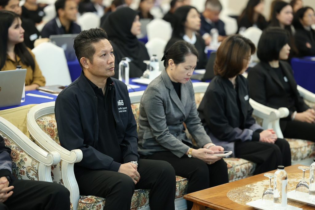 อ.ดร.ต้นรัก วิทยากรการประยุกต์ใช้ ai หน่วยงานรัฐ. 6
