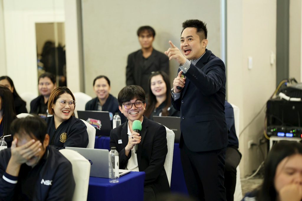 อ.ดร.ต้นรัก วิทยากรการประยุกต์ใช้ ai หน่วยงานรัฐ. 8
