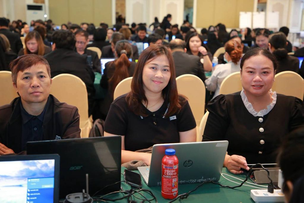 อบรมสัมมนา "นวัตกรรมดิจิทัลและการประยุกต์ AI ในงานภาครัฐ” สำหรับผู้บริหาร ผอ. รอง ผอ. ข้าราชการครู และเจ้าหน้าที่ จากสำนักงานส่งเสริมการเรียนรู้ประจำกรุงเทพมหานคร ทั้ง 50 เขต กว่า 290 ท่าน โดยวิทยากร อ.ดร.ต้นรัก ธวัชชัย สุขสีดา ผู้เชี่ยวชาญด้านปัญญาประดิษฐ์ (Generative AI) อ.ดร.ต้นรัก วิทยากรนวัตกรรมดิจิทัล ai งานภาครัฐ 19