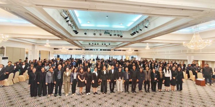 อบรมสัมมนา "นวัตกรรมดิจิทัลและการประยุกต์ AI ในงานภาครัฐ” สำหรับผู้บริหาร ผอ. รอง ผอ. ข้าราชการครู และเจ้าหน้าที่ จากสำนักงานส่งเสริมการเรียนรู้ประจำกรุงเทพมหานคร ทั้ง 50 เขต กว่า 290 ท่าน โดยวิทยากร อ.ดร.ต้นรัก ธวัชชัย สุขสีดา ผู้เชี่ยวชาญด้านปัญญาประดิษฐ์ (Generative AI) อ.ดร.ต้นรัก วิทยากรนวัตกรรมดิจิทัล ai งานภาครัฐ 5