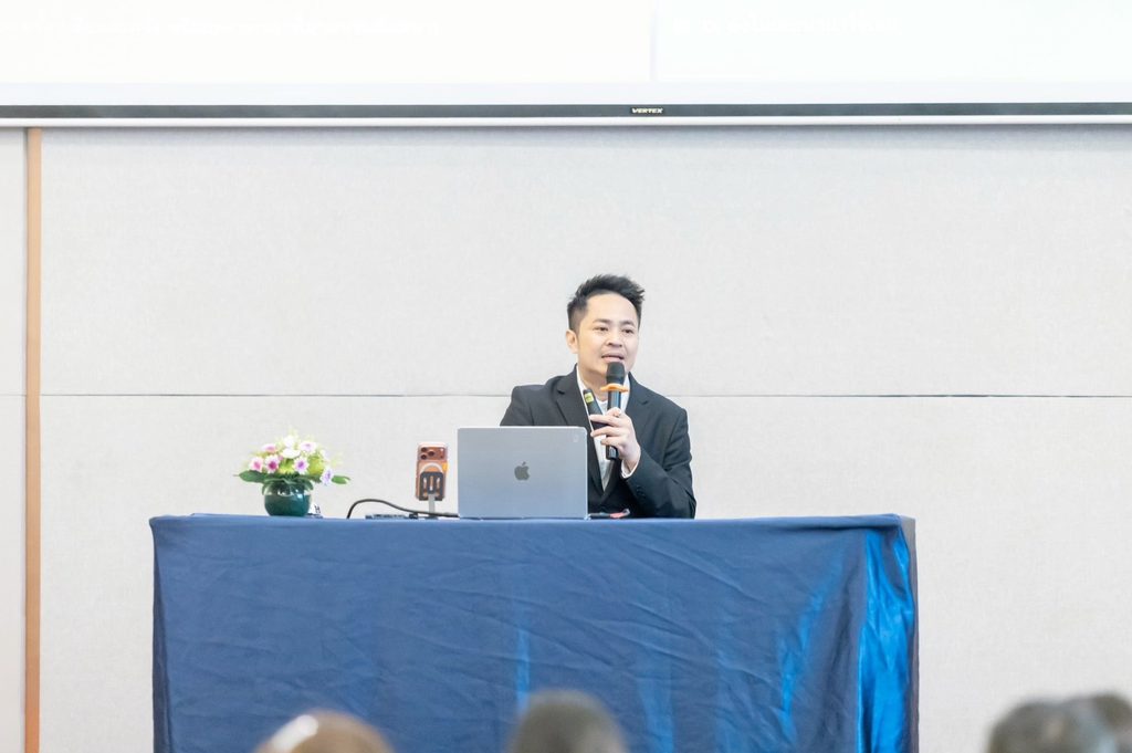 สำนักงานสถิติแห่งชาติ เดินหน้ายกระดับสถิติระดับจังหวัดและภาคีเครือข่ายสมุทรสงคราม จัดอบรมสัมมนา "ประยุกต์ใช้ AI และเทคโนโลยีดิจิทัล ขับเคลื่อนการตัดสินใจยุคใหม่" โดยวิทยากร อาจารย์ ดร.ต้นรัก ธวัชชัย สุขสีดา ผู้เชี่ยวชาญด้านเทคโนโลยีดิจิทัลและ AI ประยุกต์ใช้ ai สำนักงานสถิติแห่งชาติ อ.ดร.ต้นรัก ธวัชชัย